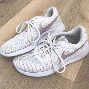 Nike tennis shoes size 8